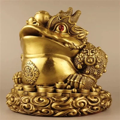 Are glass art trophies more elegant than wooden trophies?